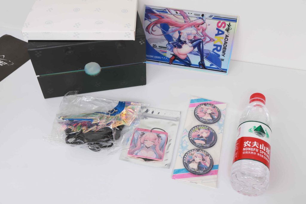 小纸盒内赠品展示